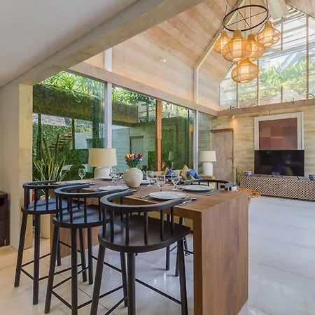 3 Bedrooms Central Canggu Close To The Beach